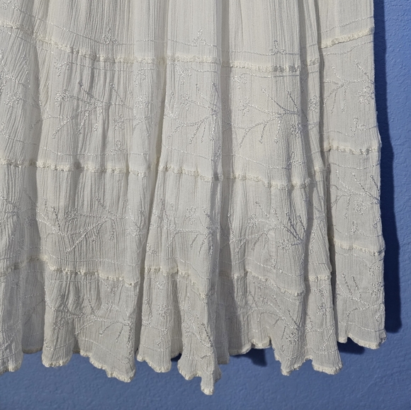 Flowy Embroidered White Maxi Skirt - Picture 2 of 4